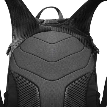 Salomon Trailblazer 30 shoulder straps designed for light, secure stability.