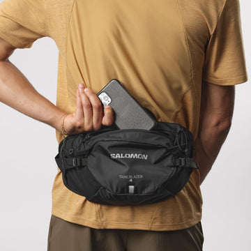 Salomon Trailblazer Belt worn on the hip during outdoor activity