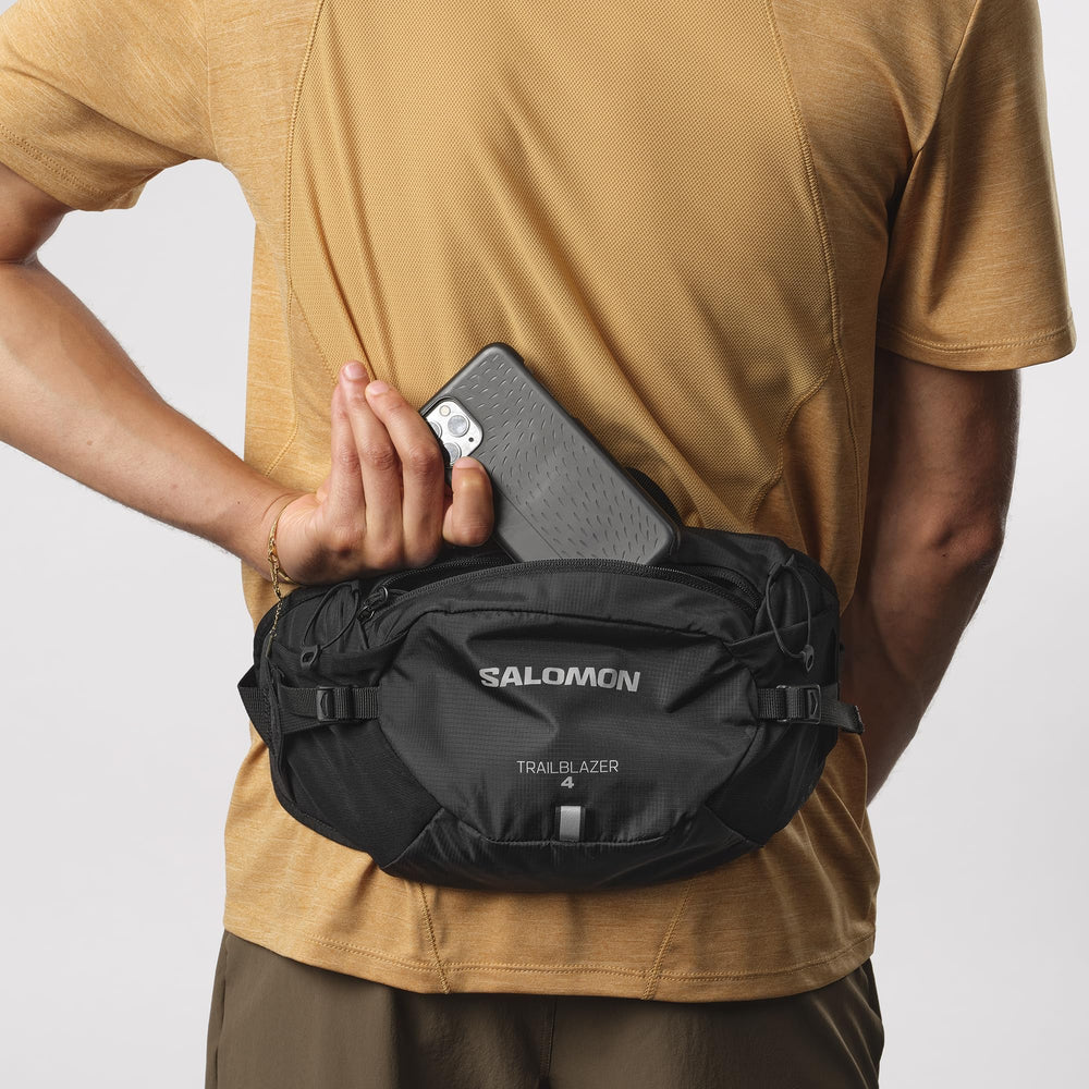 Salomon Trailblazer Belt worn on the hip during outdoor activity
