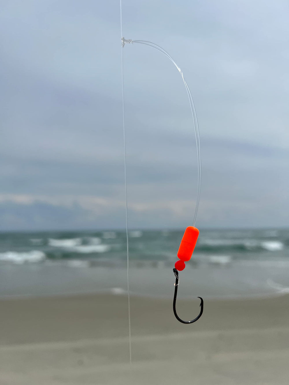 Salt Tide Fishing swivels on ends reduce line twist during surf casting.