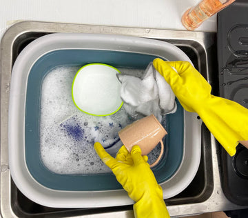 SAMMART collapsible dishpan folds flat for space-saving storage.