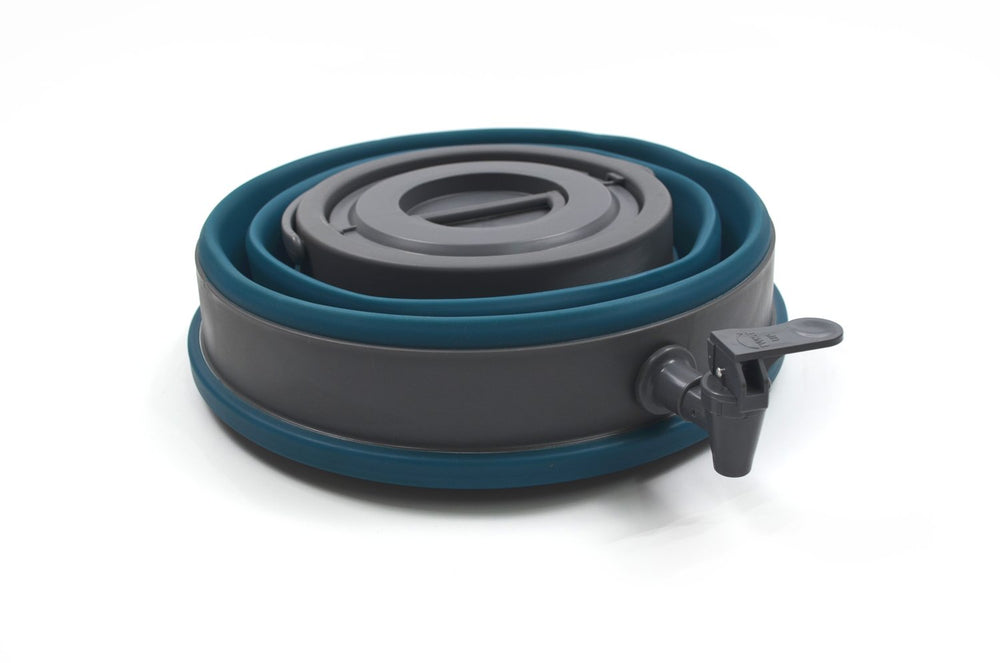 Sammart water carrier featuring a lockable lid for cleanliness.