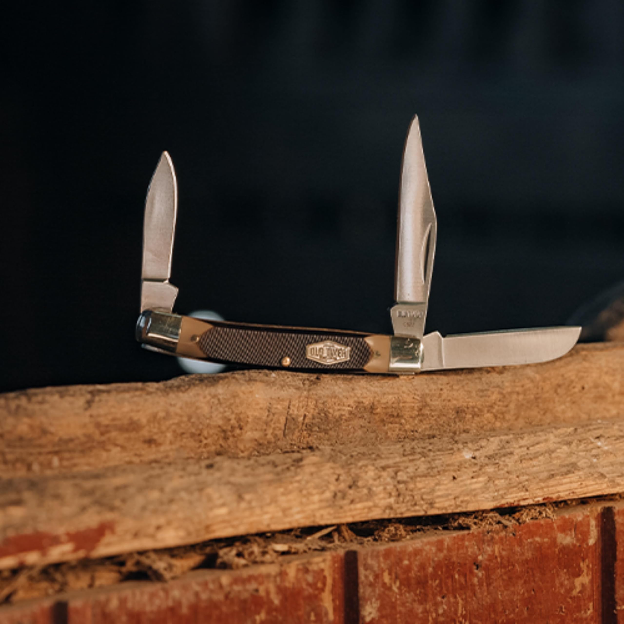 Sawcut Delrin handle with ergonomic design