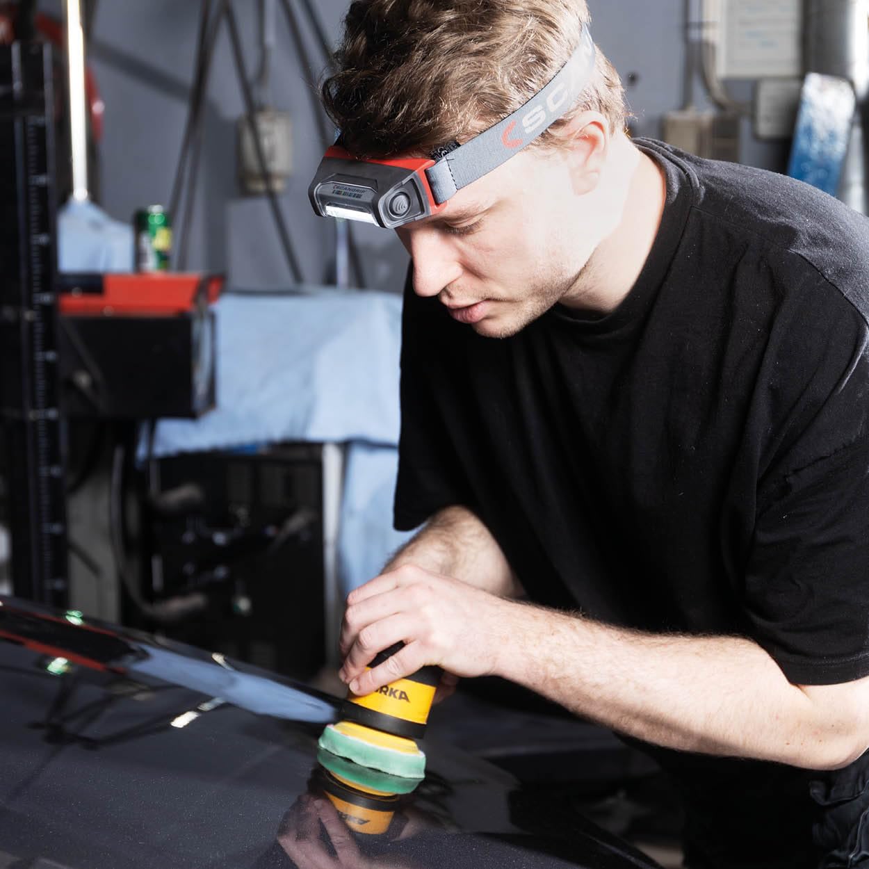 Scangrip I-Match 3 displays five color temperatures for precise color matching tasks.