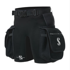 SCUBAPRO Hybrid Cargo Shorts - front view with roomy pockets for valuables.