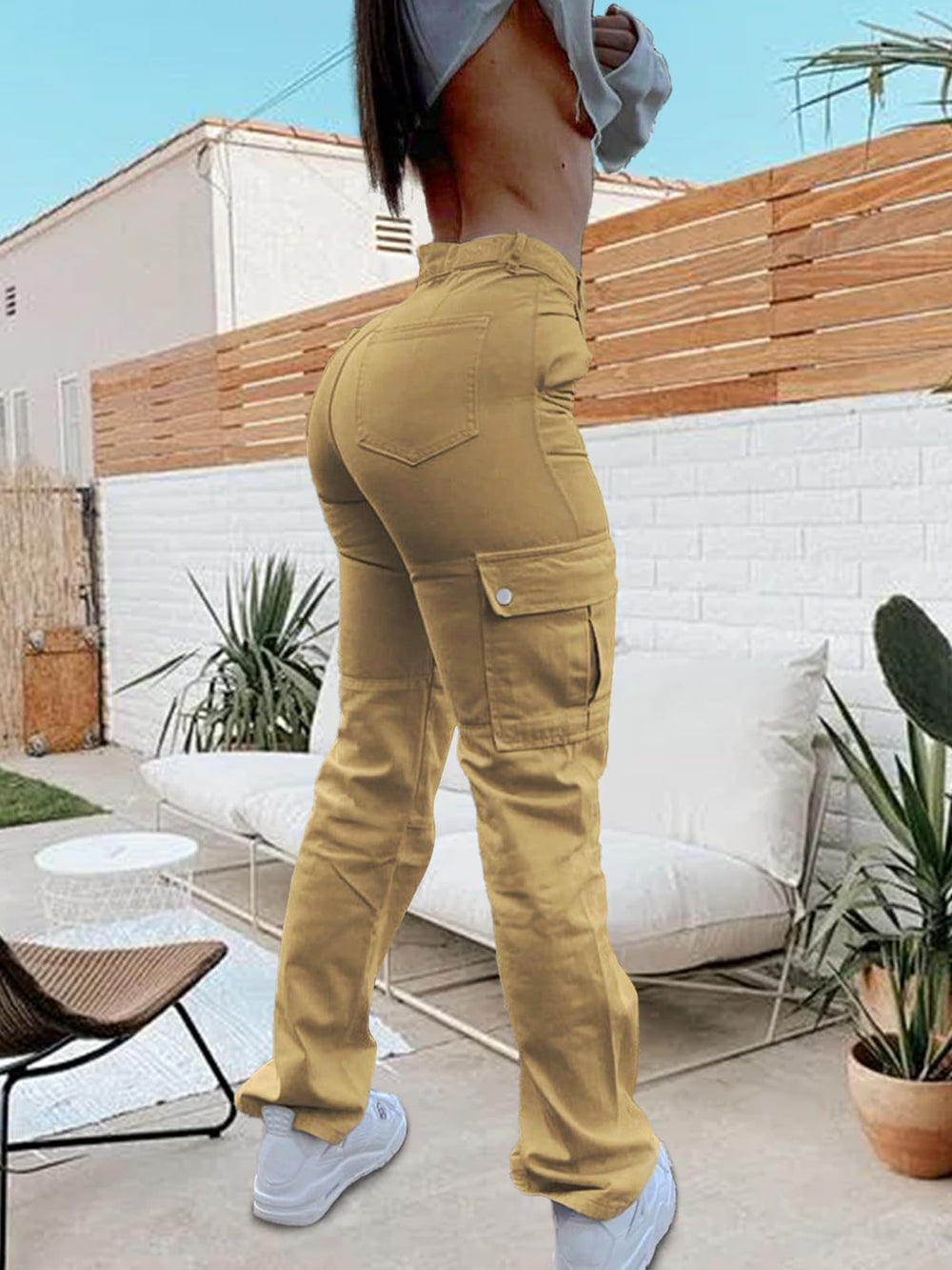 SDNGED cargo pants back-pocket detail highlights secure storage and casual style