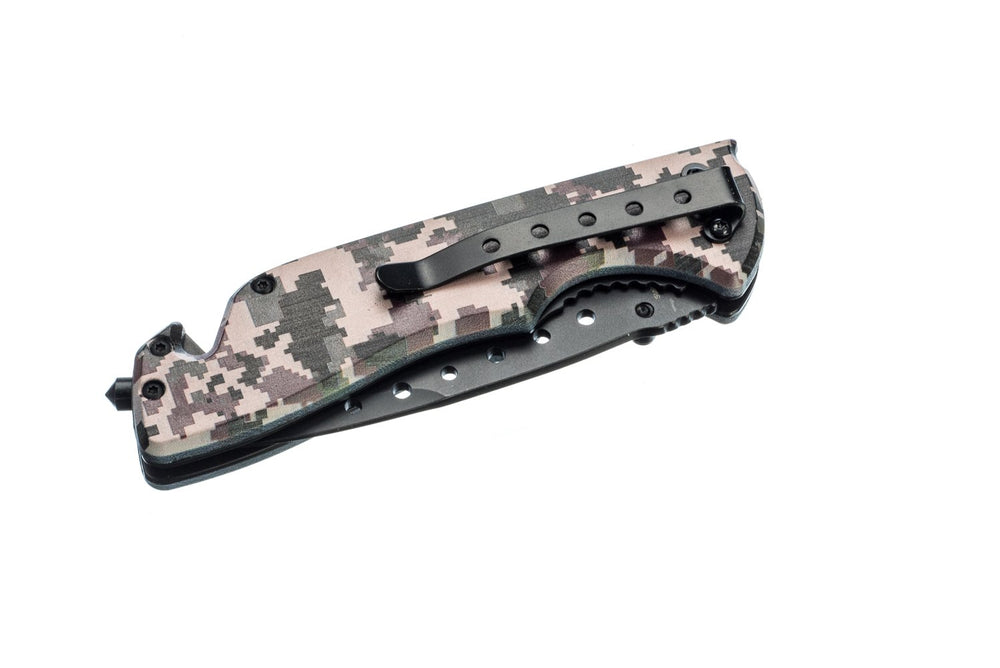 Close-up of SE Desert Digital Camo blade highlighting the drop point design