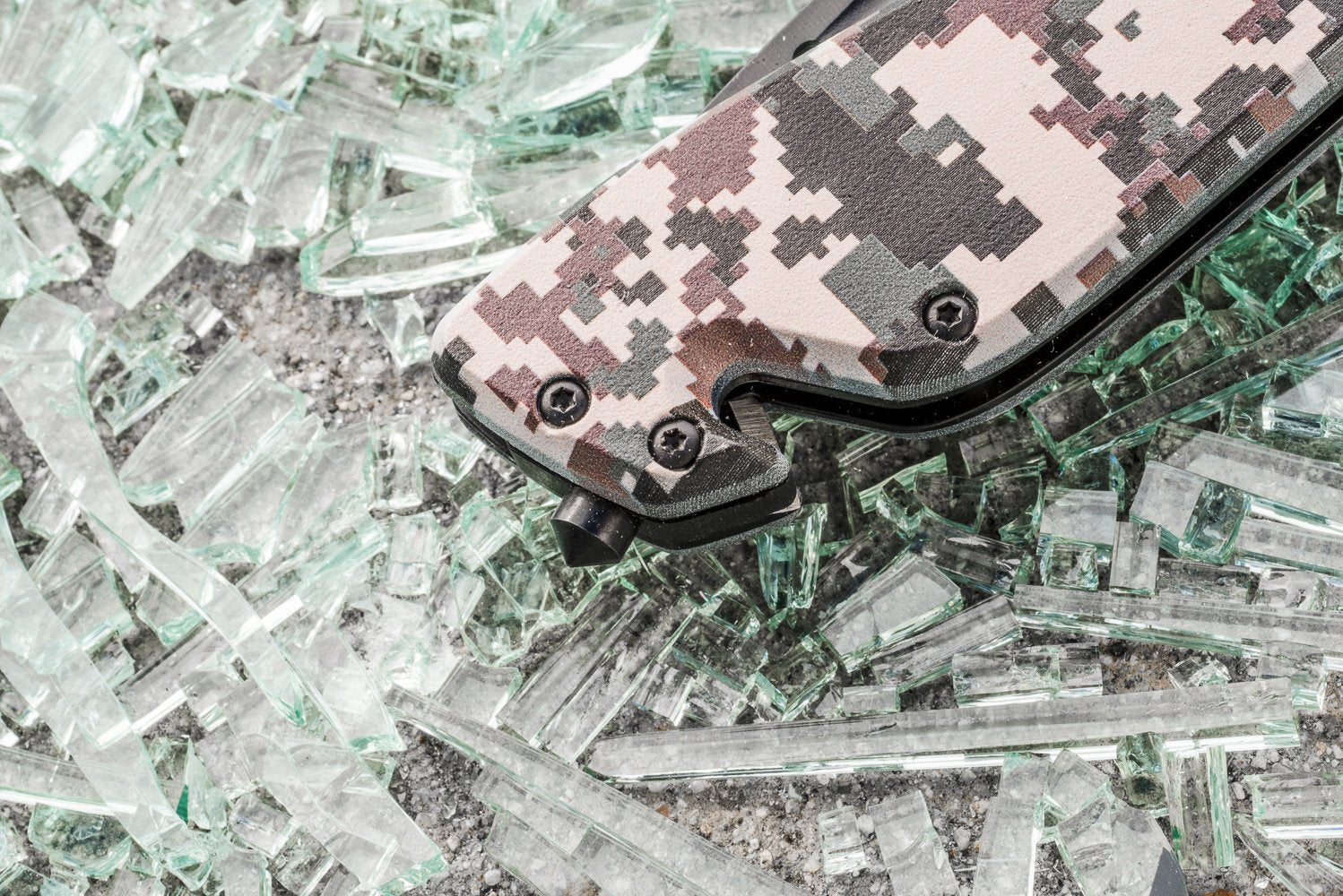 SE Drop Point Desert Digital Camo clip attached for secure everyday carry