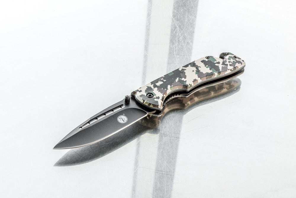 SE Drop Point Desert Digital Camo handle pattern showing grip in varied conditions