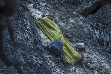 SE Survivor Series Army Green Reusable Bivy Bag highlights heat retention for emergency warmth.