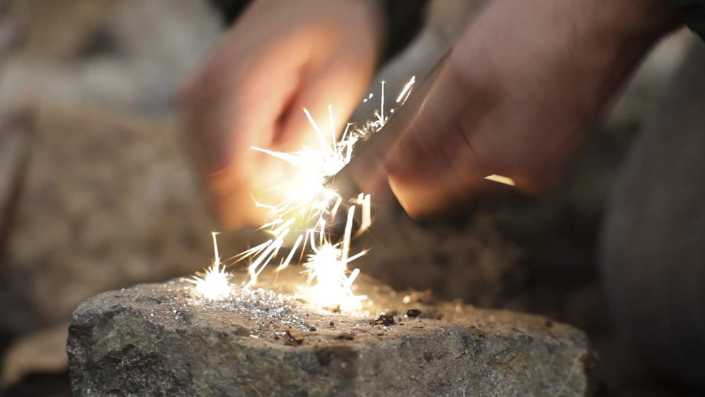 SE firestarter kit includes detachable chain for secure everyday carry.