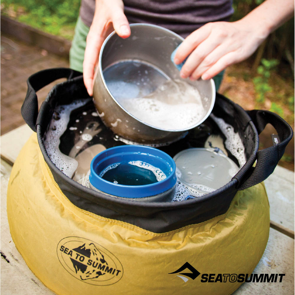 Sea to Summit collapsible sink zip pouch, keeps kit organized.