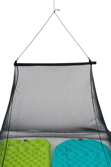 Sea to Summit Pyramid Net Shelter Double color-coded corners aid setup.