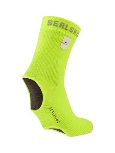 SEALSKINZ Thetford oversock breathable membrane maintains comfort in changing weather.