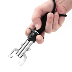 Jaws of SEASHARK lip gripper with dull tips protecting fish lip