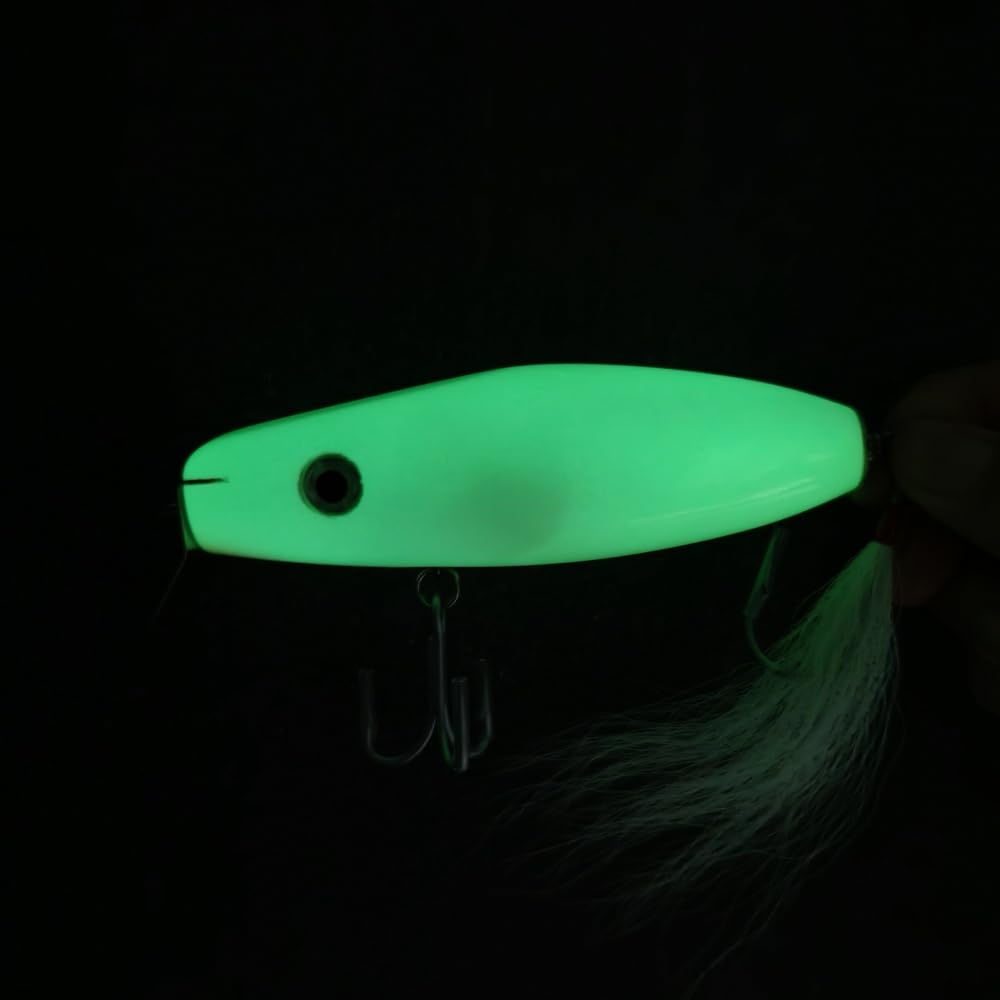 SEASKY lure in water with glow effect