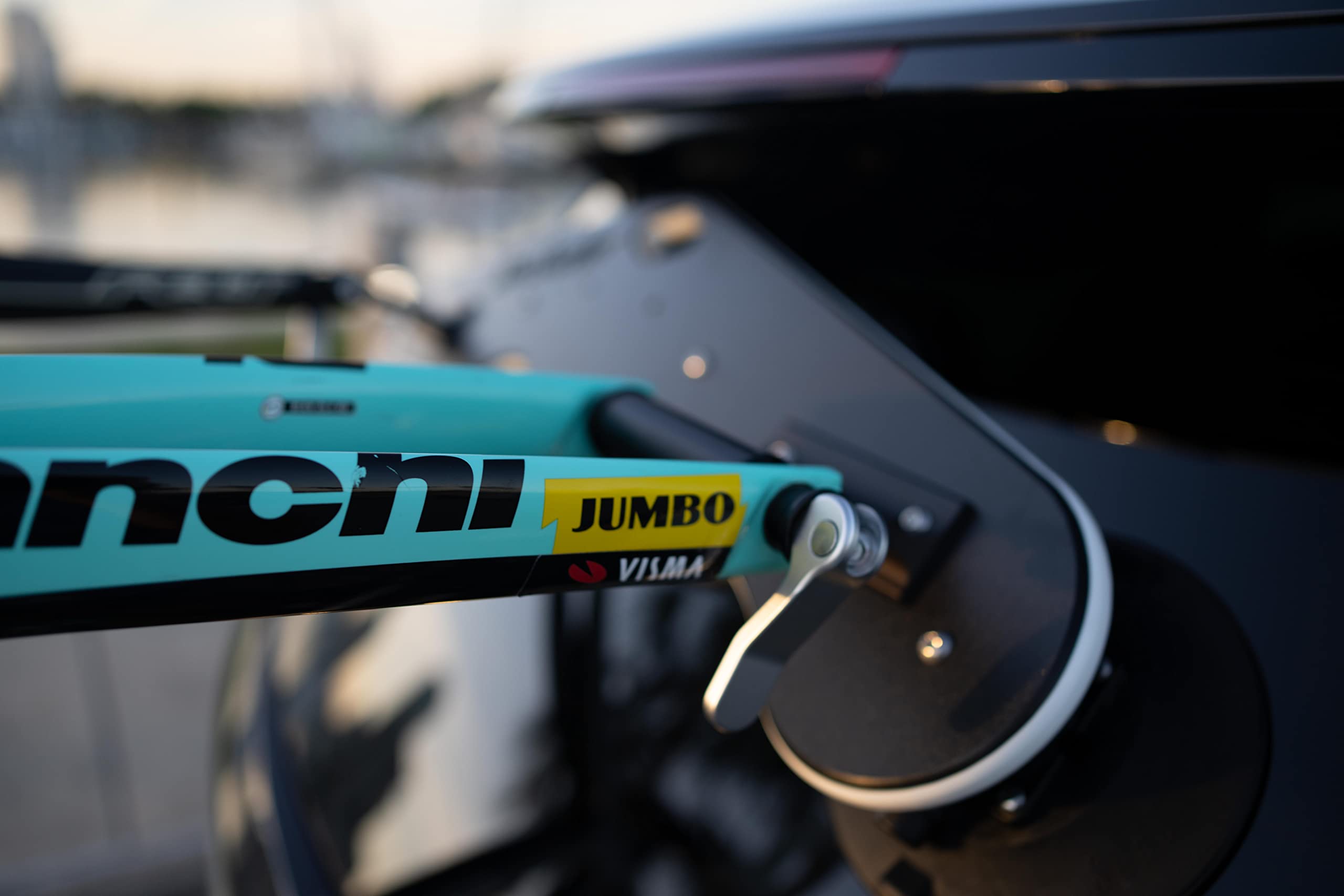 Two rear wheel straps are included to secure rear tires.
