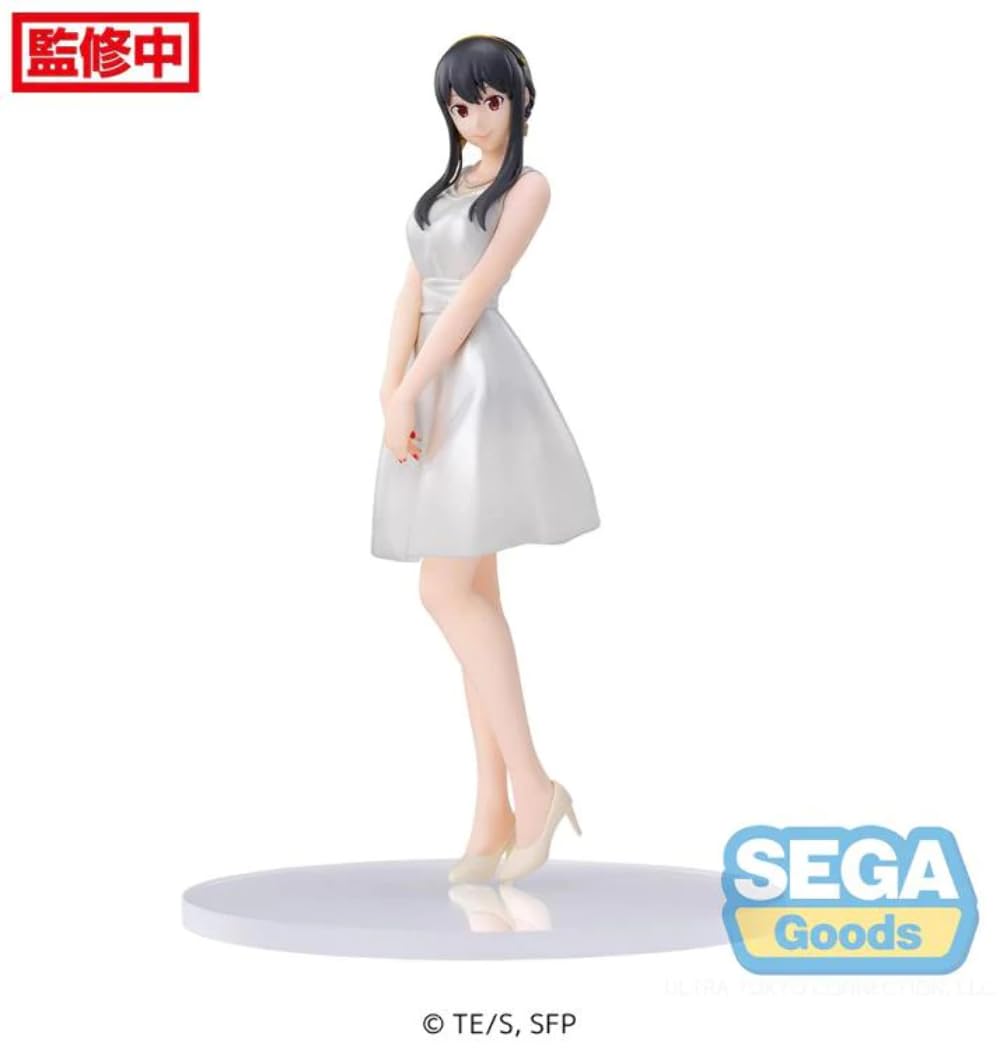 SEGA Yor Forger 19cm figure close-up paint texture and shading.