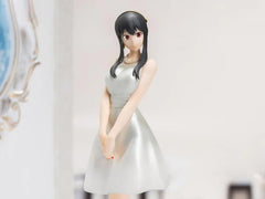 SEGA Yor Forger 19cm figure dynamic pose ideal for display.