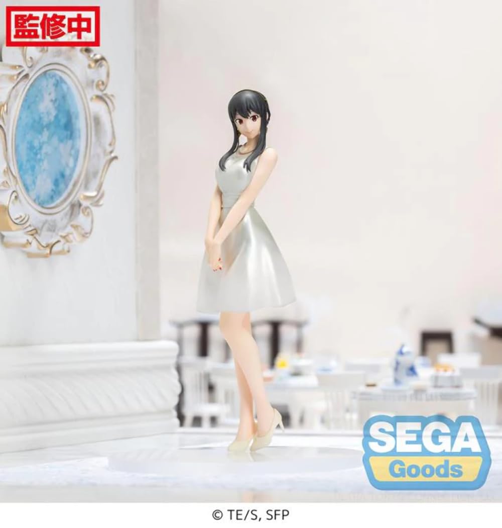 SEGA Yor Forger 19cm figure premium paintwork enhances realism.