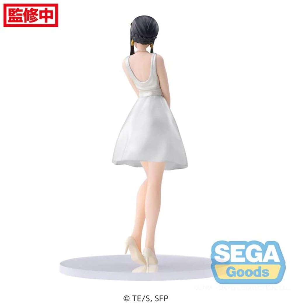 SEGA Yor Forger 19cm figure side view shows accurate silhouette.