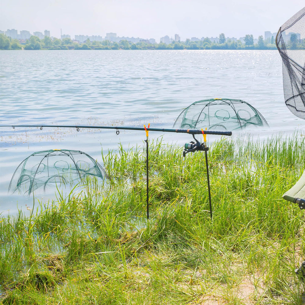 Compact folded traps with float rings for transport