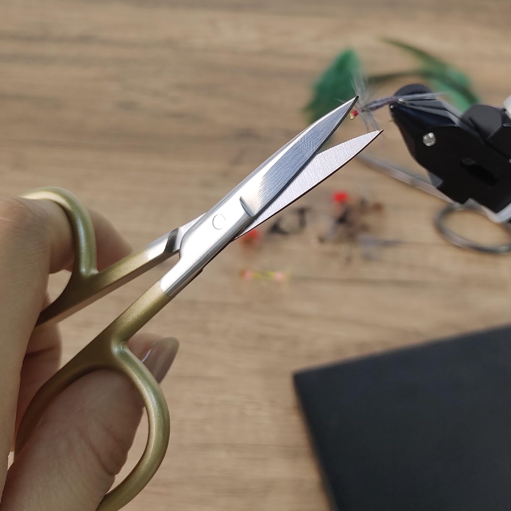 All-purpose 4-inch straight scissor suitable for fly tying and cutting