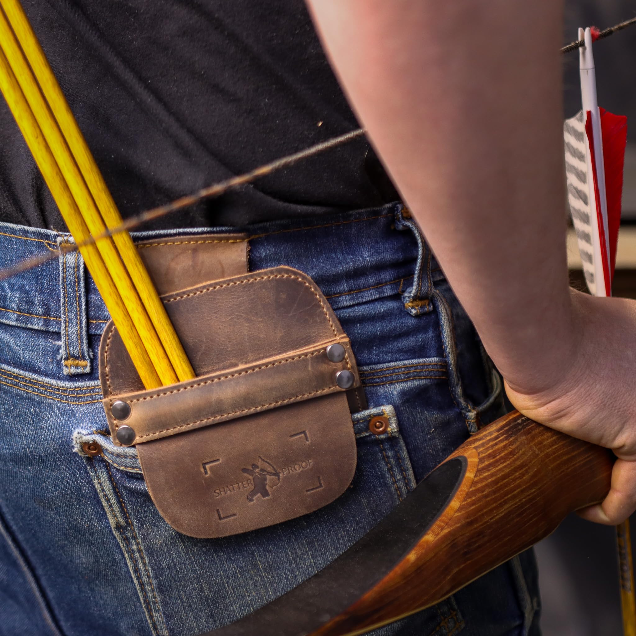 Shatterproof Archery pocket quiver 6-arrow capacity supports quick reloads.