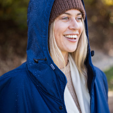 Shel'yx premium travel bag makes carrying the blanket easy
