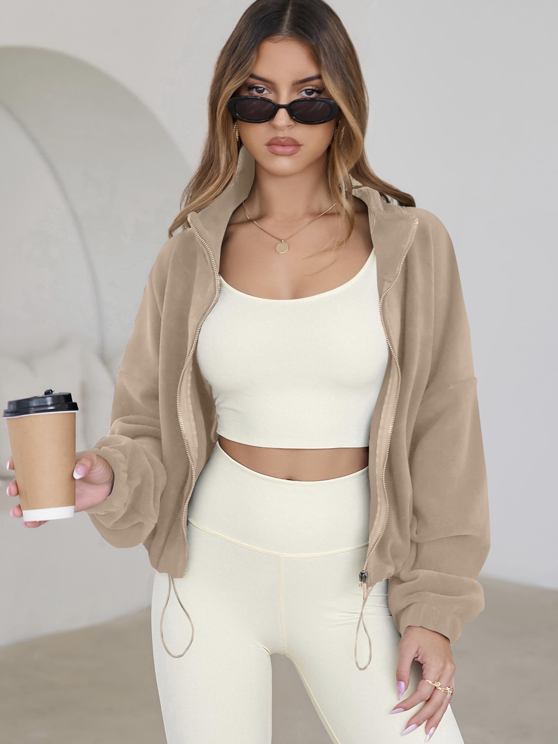 SHELOOKS loose-fit short-length design flatters and pairs with fall outfits.