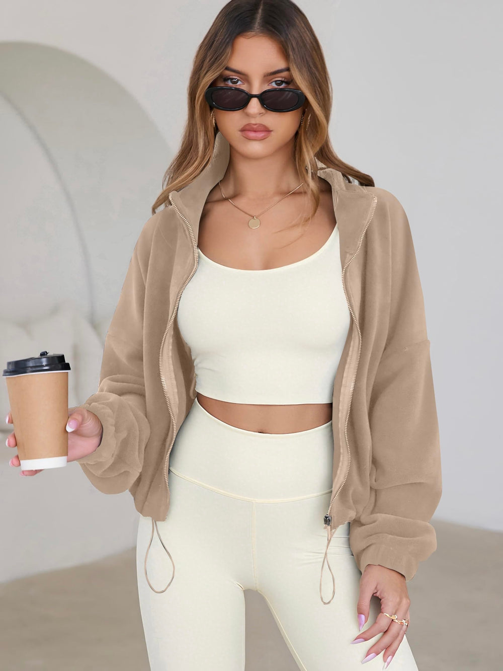 SHELOOKS loose-fit short-length design flatters and pairs with fall outfits.