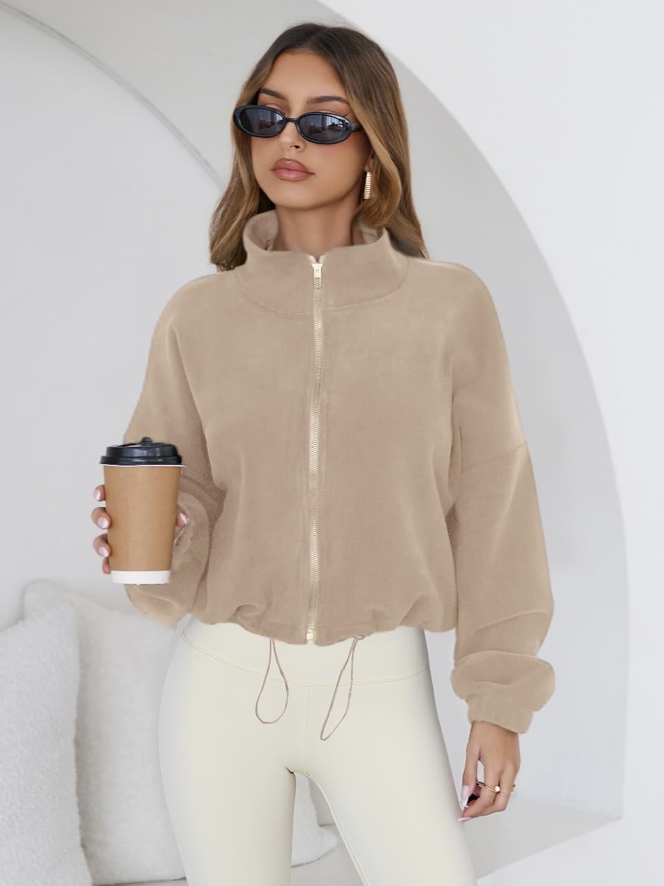 SHELOOKS ideal for outdoor walks, hikes, and daily commutes in cooler weather.