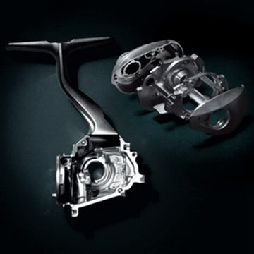 SHIMANO 21 Calcutta Conquest 200HG handle closeup highlights ergonomic grip for long sessions.