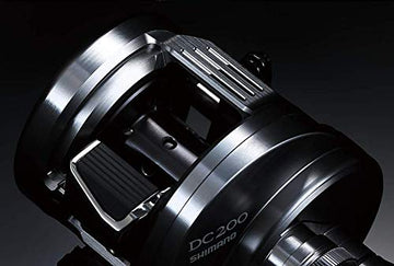 SHIMANO 21 Calcutta Conquest 200HG spool dimensions emphasize stable line lay.