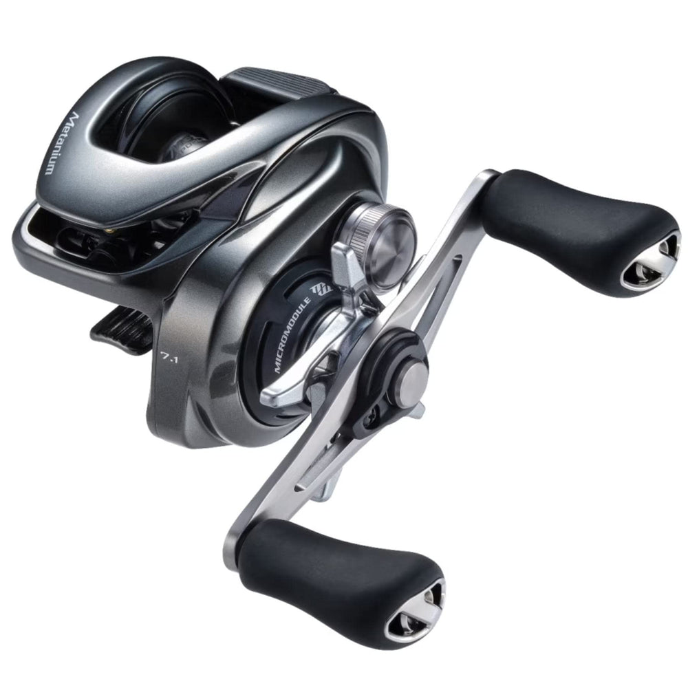 Shimano 23 Metanium 101HG Left reel; close-up view shows smooth retrieve for precise casting.