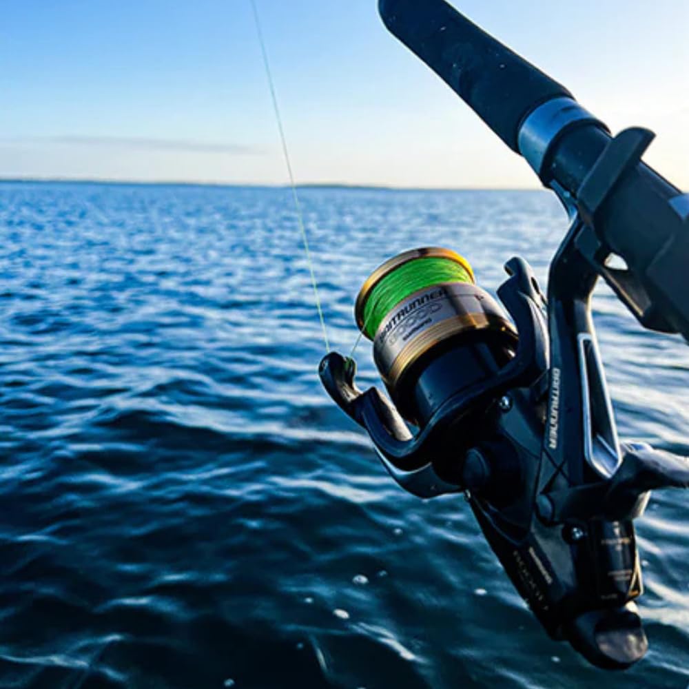 SHIMANO BAITRUNNER D drag system detail highlights instant free spool capability.