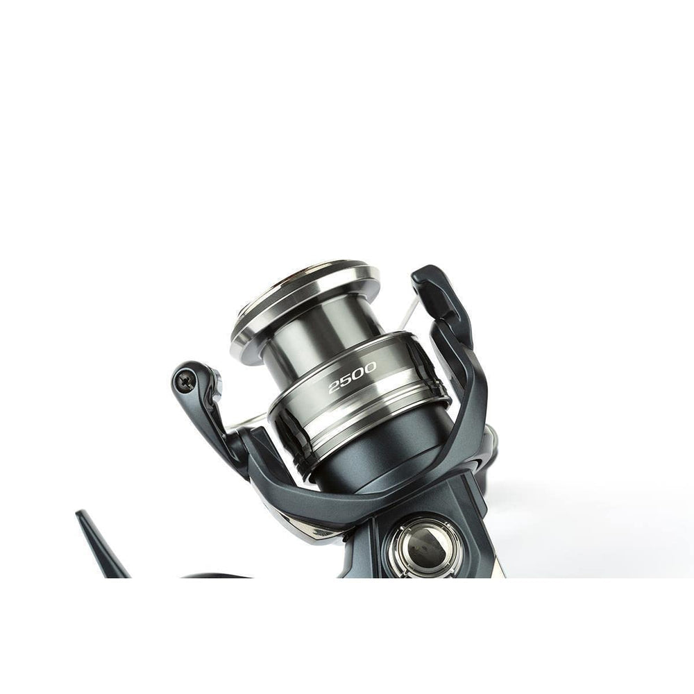SHIMANO MIRAVEL MIRC3000HG propulsion line management closeup showing tidy, controlled line flow.