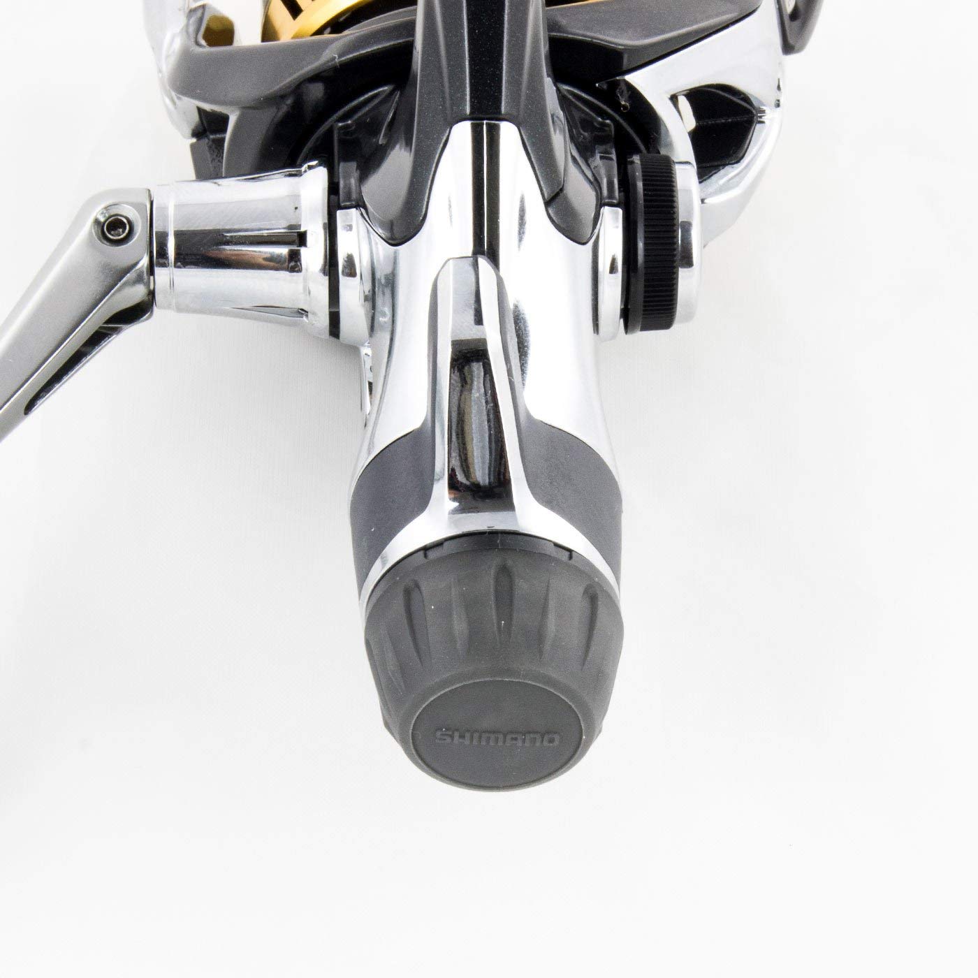 SHIMANO Sahara RD 4000 DH reel with double handle enhances steady retrieves.