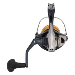 Shimano Spheros SW 3000-4000 in hand grip showing smooth gearing and ergonomic feel.
