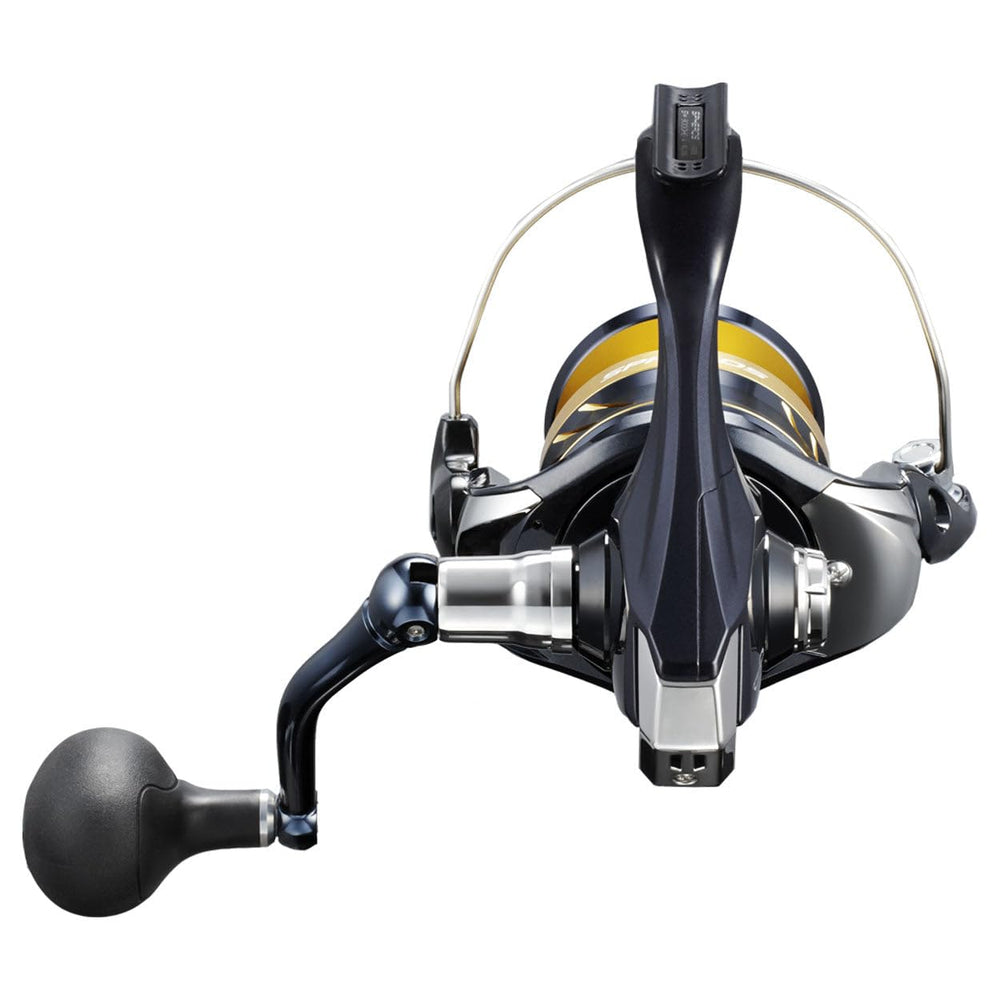 SHIMANO SPHEROS SW A 10000PG reel in hand demonstrates balanced ergonomics for long sessions