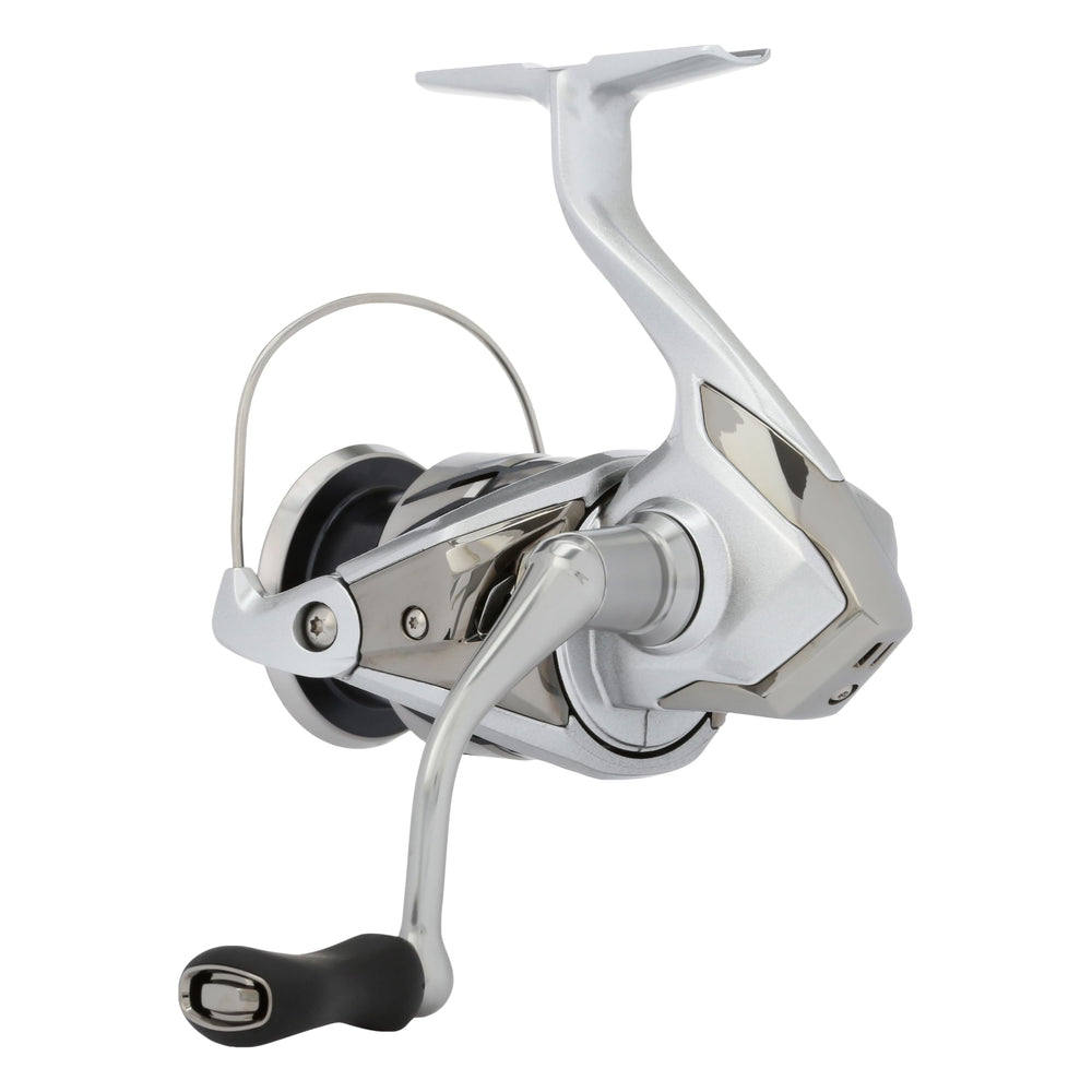 Shimano STRADIC ST2500HGFM drag system close-up showcases smooth adjustment under pressure.