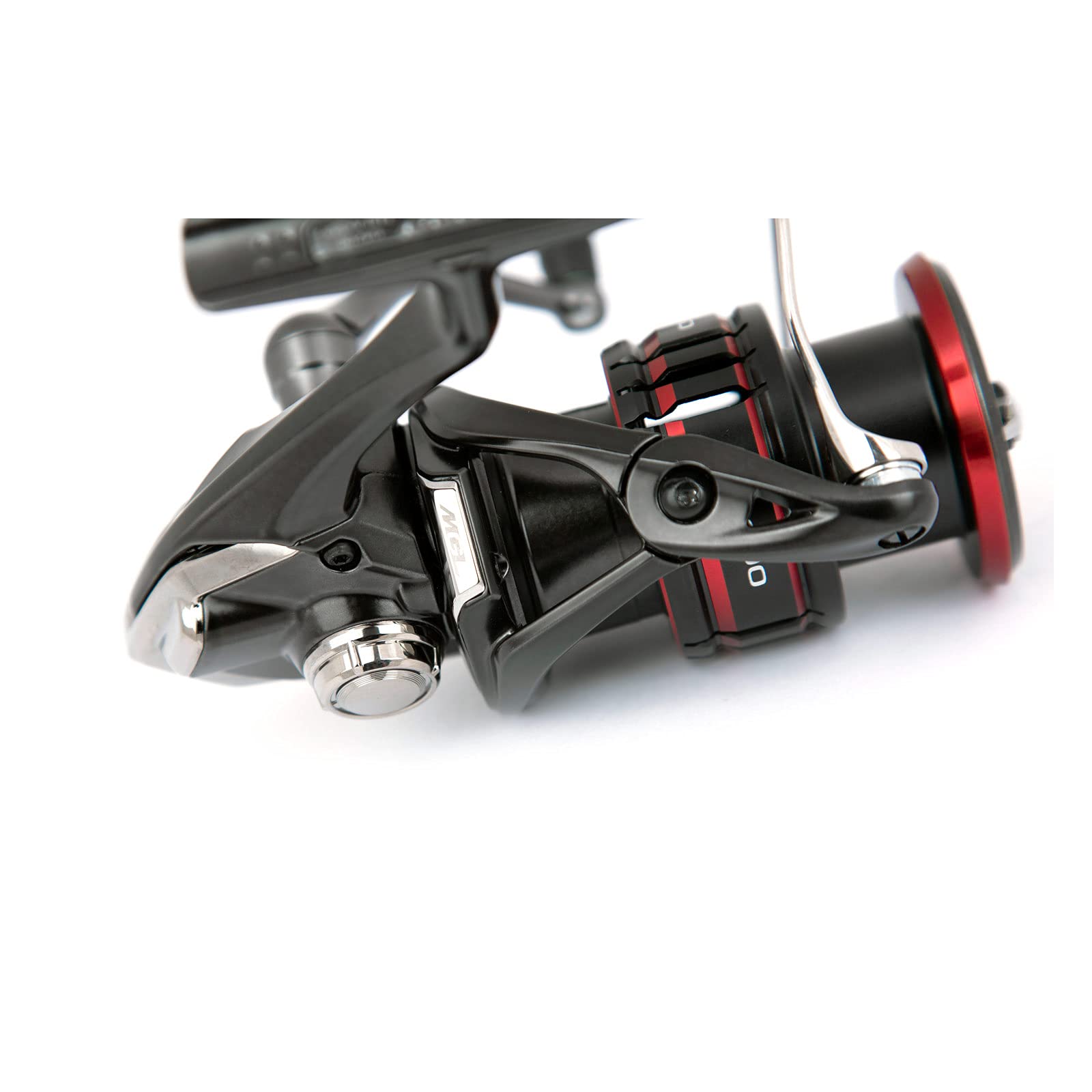 Shimano Vanford 2500 spool detail emphasizes compact gearing for precise bait control