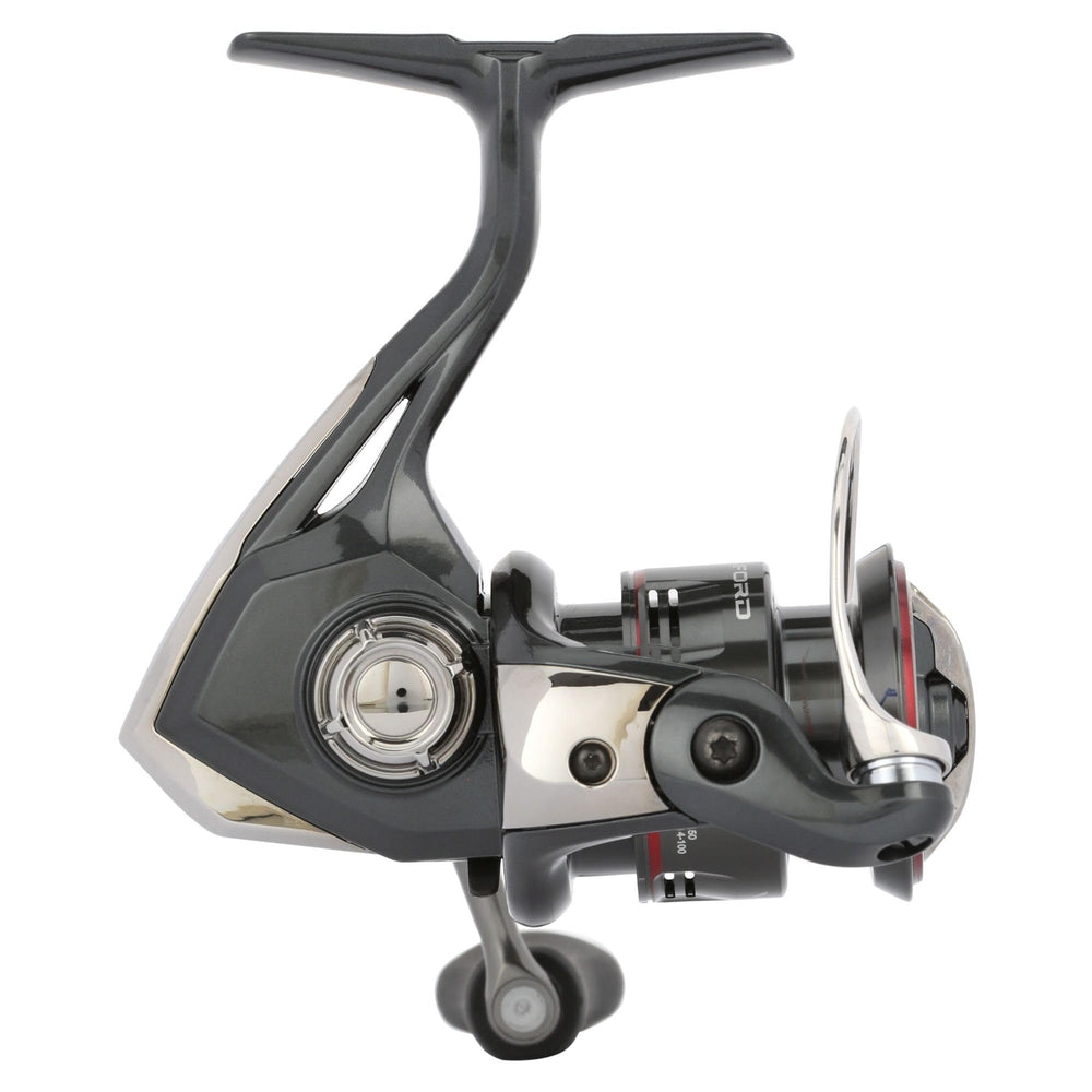 Shimano Vanford A VF500A retrieval shot highlights DuraCross drag durability during strong fish fights.