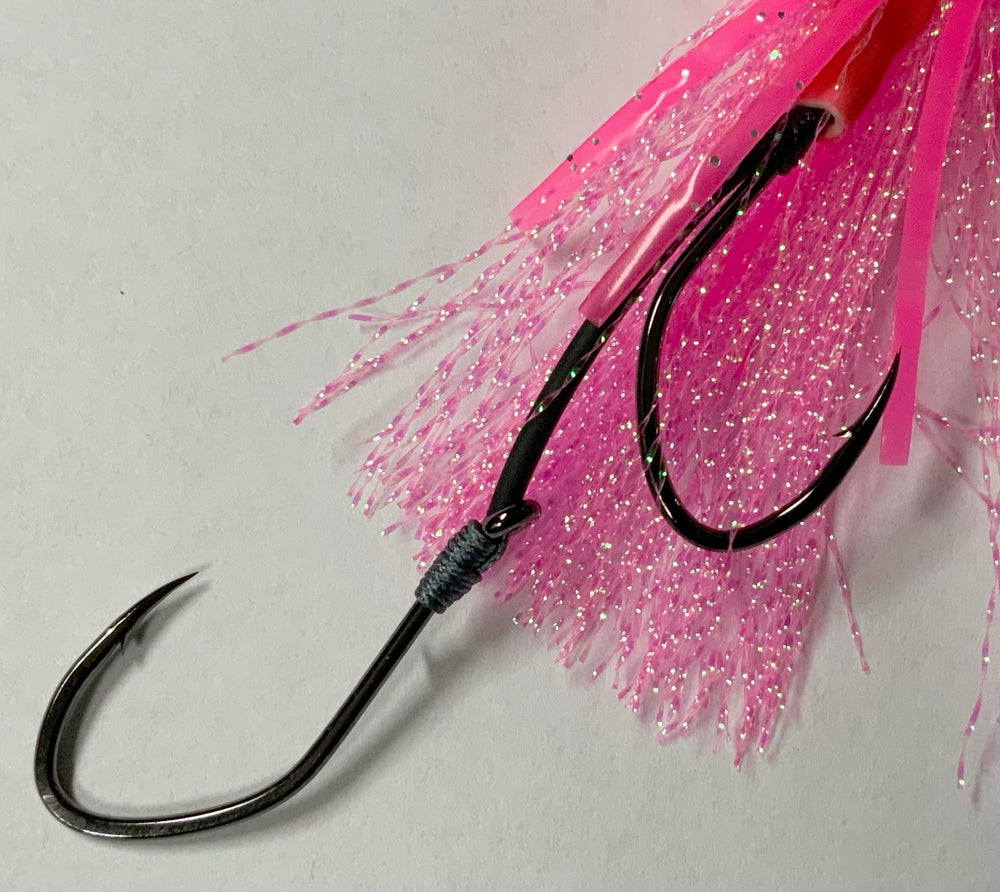 Durable construction and shimmering tinsel on the Shortbus Squid Skirt lure.