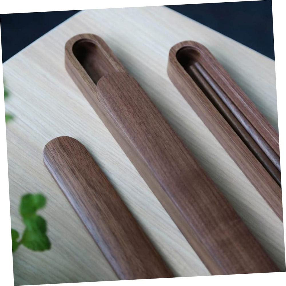 SHOWERORO travel silverware case with lid protects items on the go.