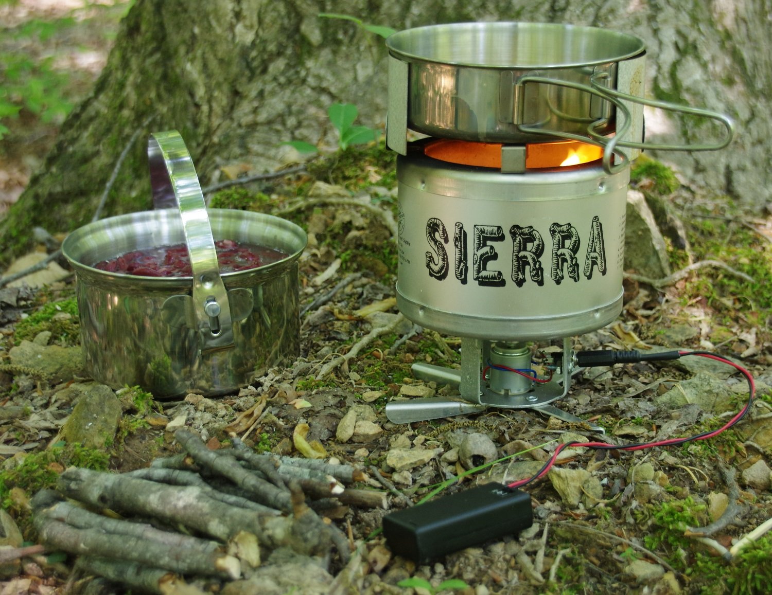 Sierra Stove kettle and lid included for quick boiling.