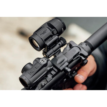 Sig Sauer Juliet3 Micro: 90-degree flip-to-side mount for quick target transitions.