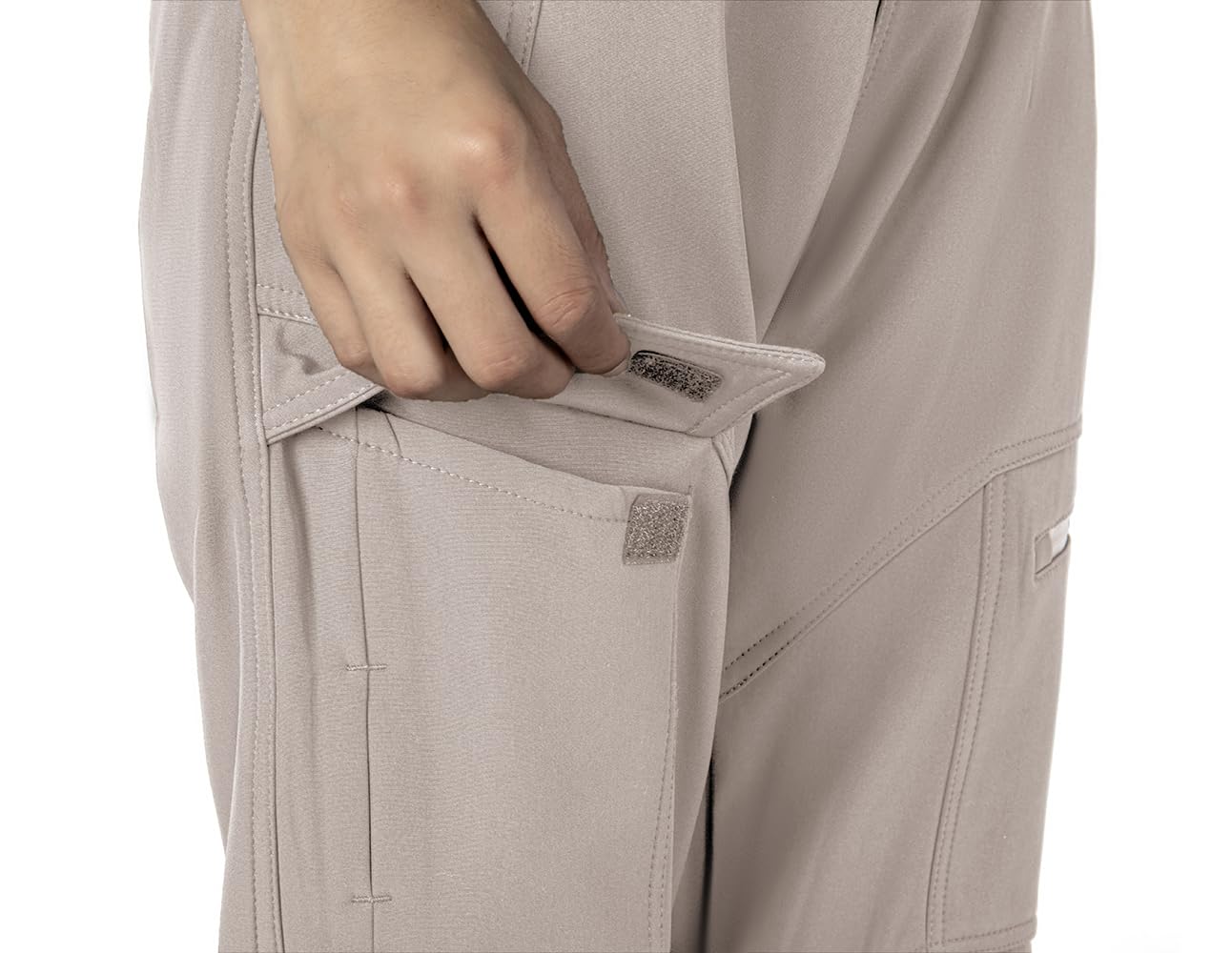 Singbring five-pocket design image highlights practical organization for daily wear