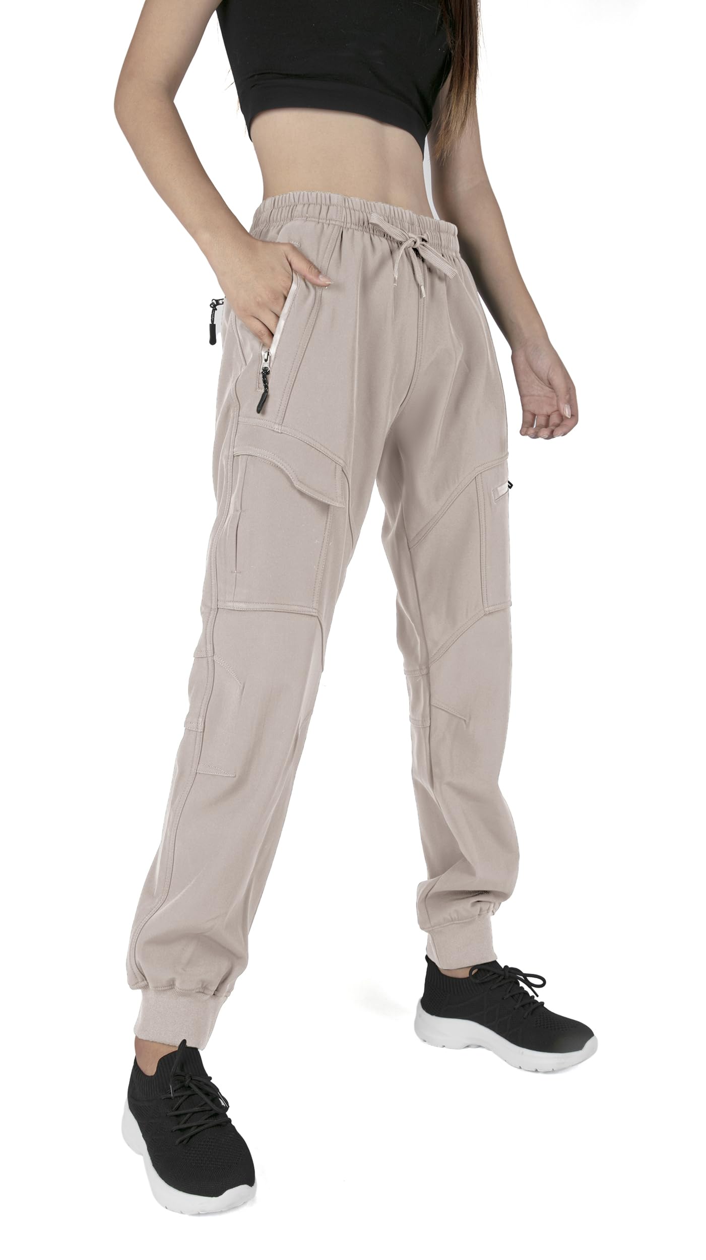 Singbring fleece-lined cargo pants back pocket image emphasizes secure zip storage