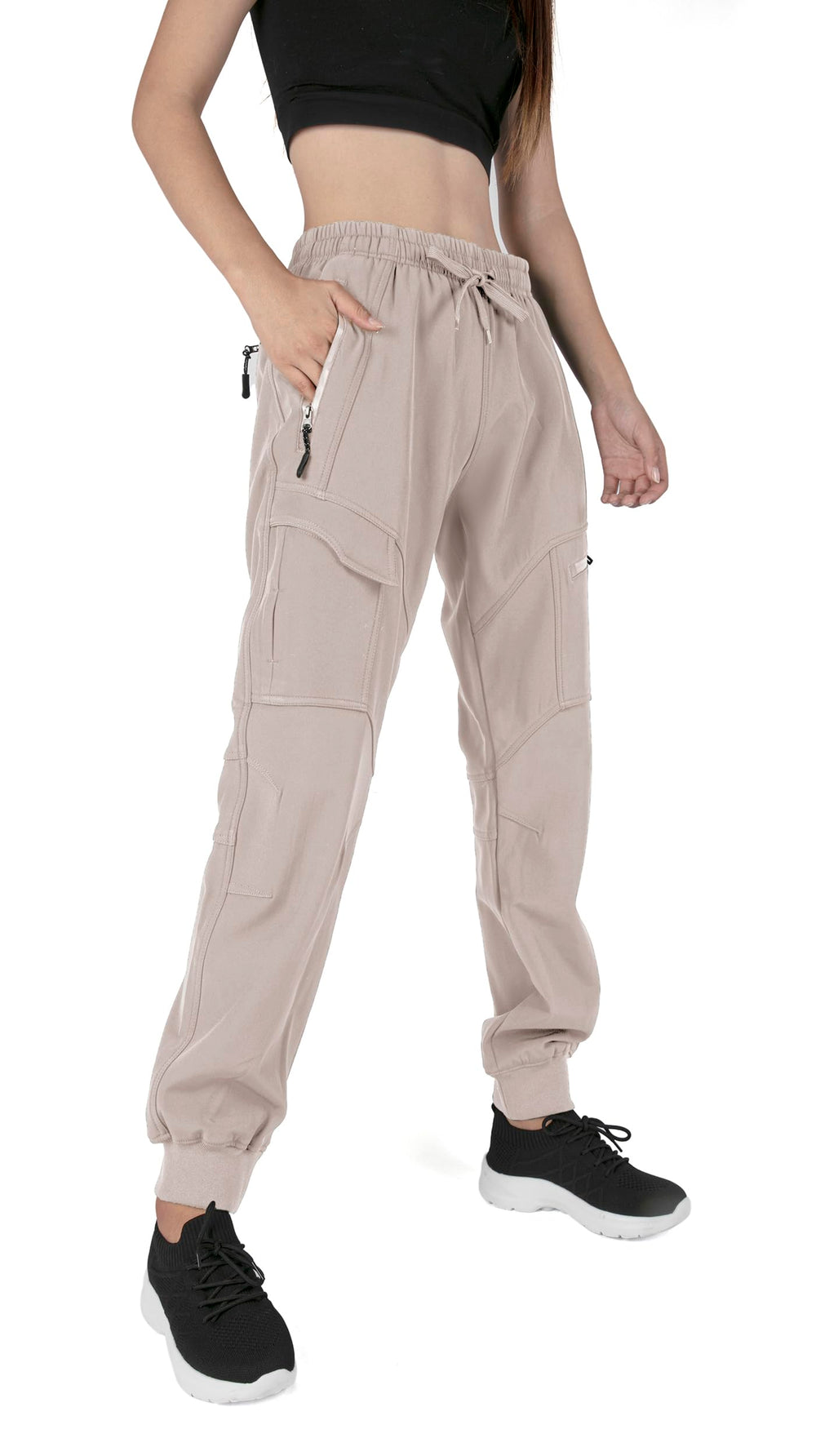 Singbring fleece-lined cargo pants back pocket image emphasizes secure zip storage